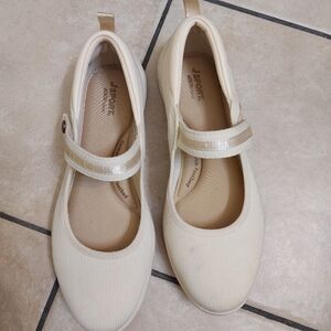 Mary Jane style. JSport (a line by Jambu & Co.). Melody ColorCream Size 8M